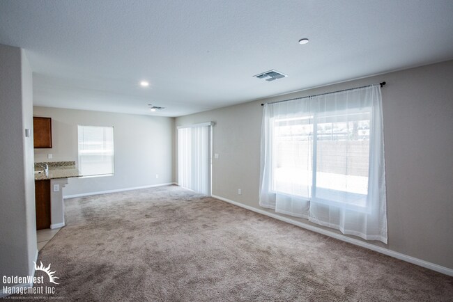 Foto del edificio - Modern 3Bdm 2.5Ba Two-Story Home in the De...