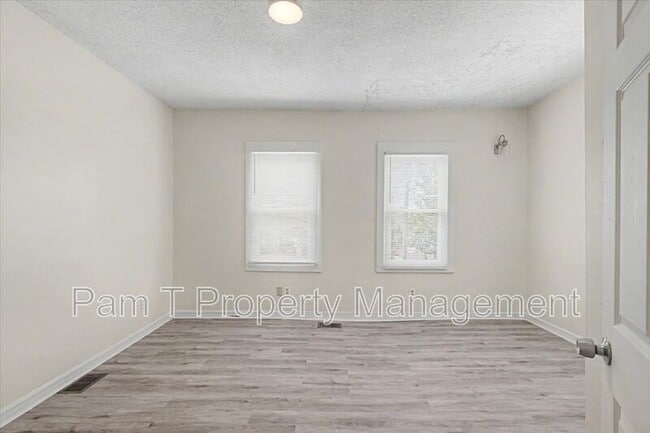 Building Photo - 814 Ott St