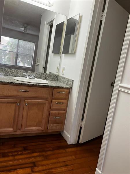 Foto del edificio - 4581 W McNab Rd