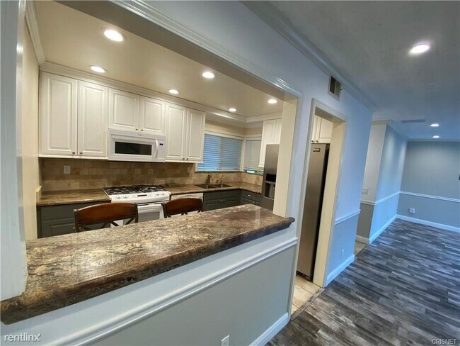 Foto del edificio - 6501 Wystone Ave
