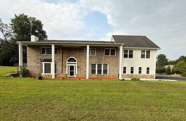 Elevación frontal - 10828 Miller Rd