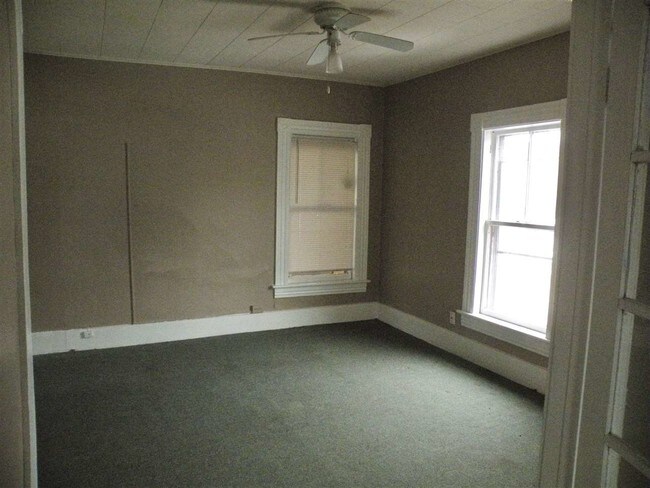 Building Photo - 739 Hall St