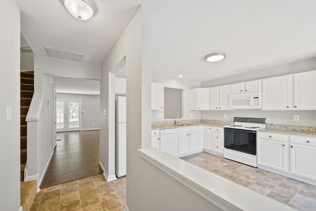 Foto del edificio - AVAILABLE 5/11/24! Beautiful 3 Bedroom Tow...