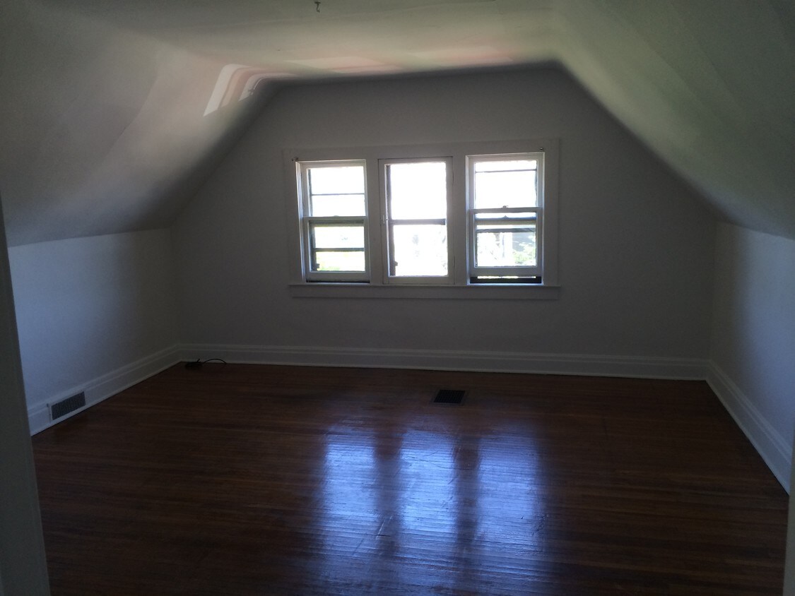 Primary Photo - 583 W Delavan Ave