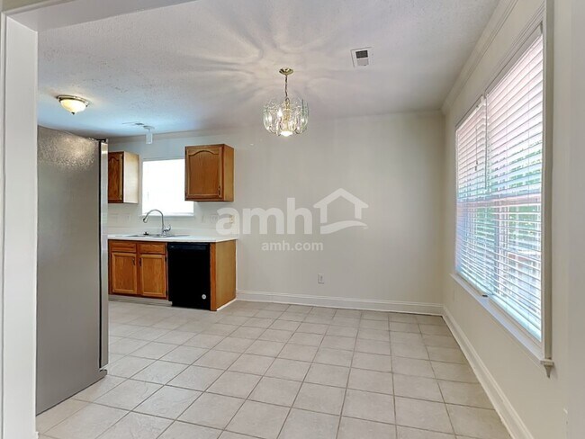 Foto del edificio - 550 Orchard Ridge Ln