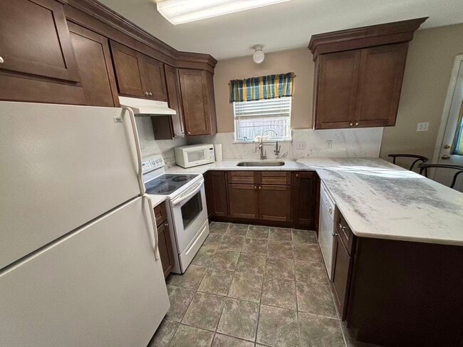 Foto del edificio - 211 Greenbriar Dr