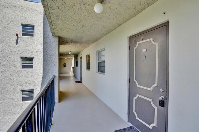 Building Photo - 9230 Lagoon Pl