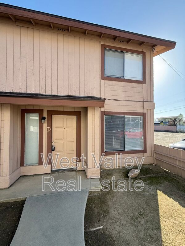 Building Photo - 205 W Ash St