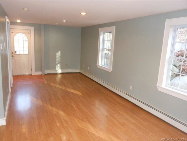 Foto del edificio - 993 Pleasant Valley Rd N