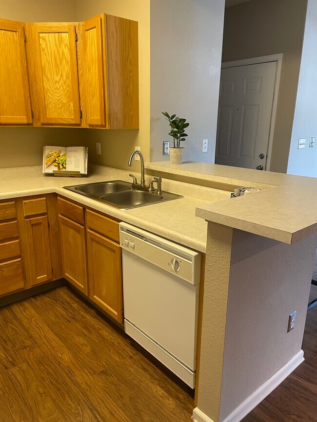 Kitchen - 4545 Wheaton Dr