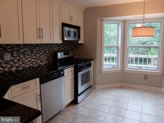 Building Photo - 307 Trinity Ct