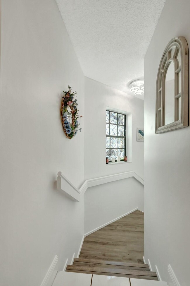 Building Photo - 5403 Verona Dr