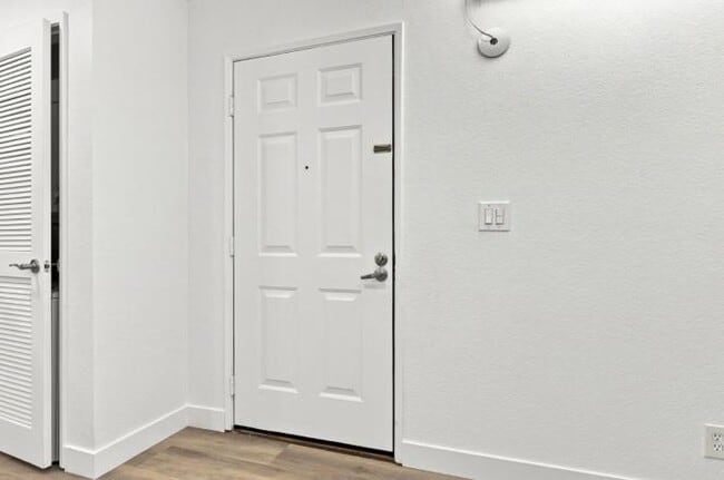 Building Photo - 2695 Somerset Park Cir