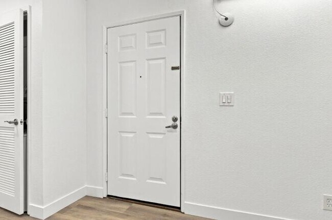 Foto del edificio - 2695 Somerset Park Cir