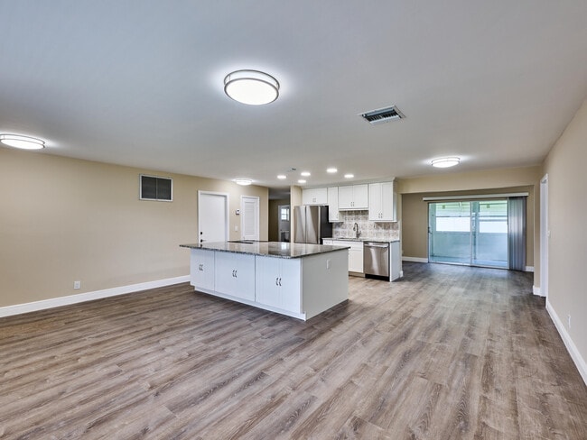 Foto del edificio - 2081 SW 13th Terrace