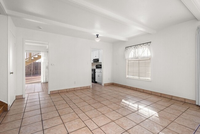 Building Photo - 533 Hibiscus Ct