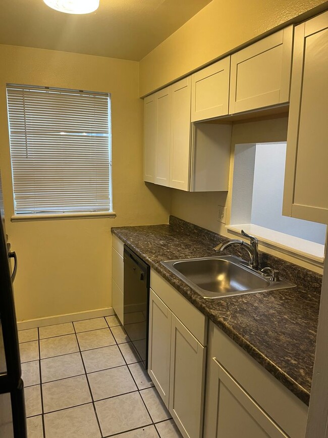 Building Photo - Spacious 1BR Condo - Available Soon