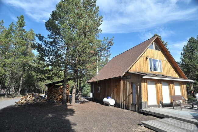 Foto del edificio - Charming A-Frame Home on 1 Acre