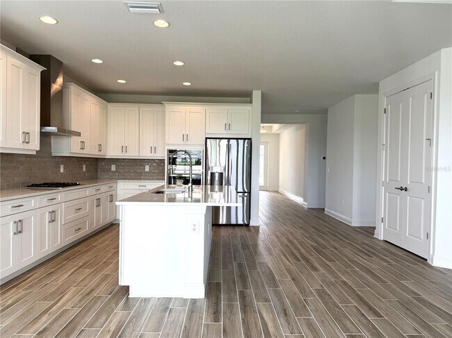 Building Photo - 200 Vistera Blvd