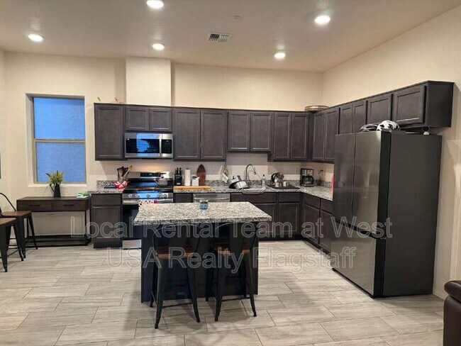 Photo - 1650 E Ponderosa Pkwy Apartment