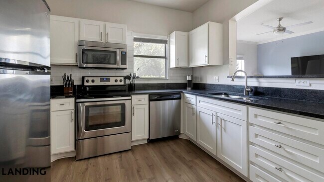 Foto del edificio - 9727 Touchton Rd