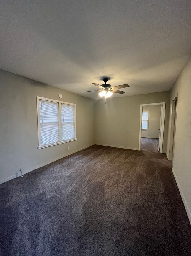 Building Photo - CUTE 2/1 FOR LEASE