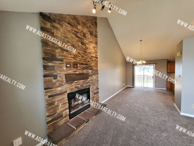 Foto del edificio - Gorgeous Shawnee Mission NW Home-Coming SO...