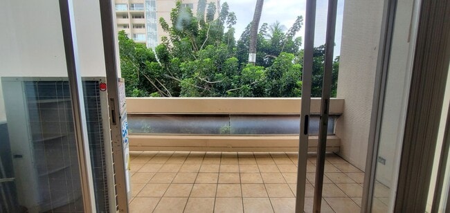 Photo - AVAILABLE NOW! Secured building, 2 bed, 2.5 bath, 1 parking Apartment