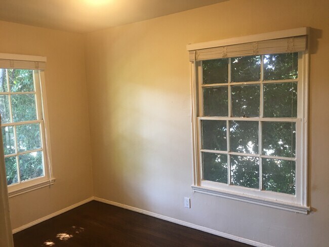 Tree House like Bedrooms - 5961 Cahuenga Blvd
