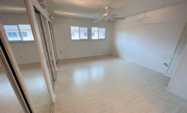 Foto del edificio - 5855 16th St S
