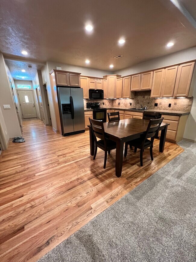 Cocina - 1616 Treehaven Ct