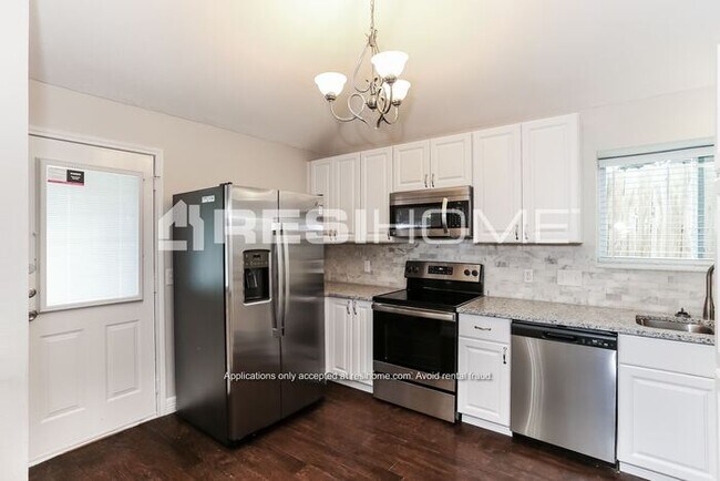 Building Photo - "Welcome Home! Get 1 month FREE RENT when ...