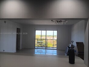 Building Photo - 4174 Inverrary Dr