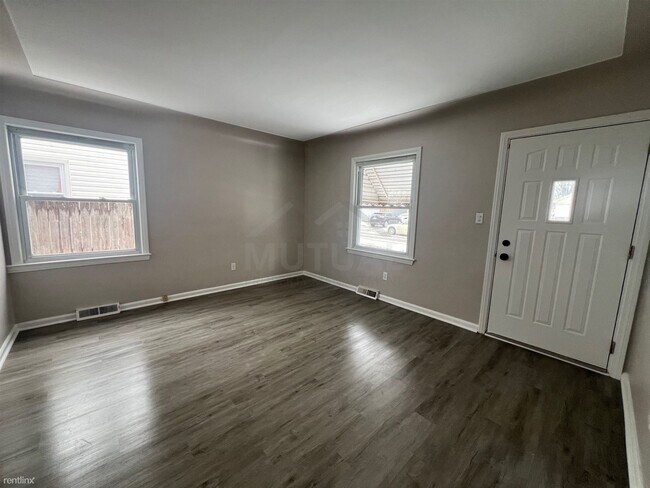 Foto del edificio - 3 br, 1 bath House - 28273 Schram St