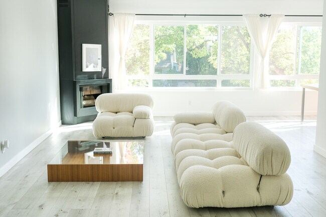 Foto del edificio - 10823 Camarillo St