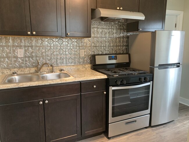 Building Photo - 107 W Oregon St