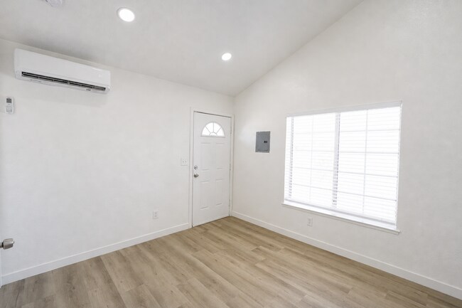 Foto del edificio - 12549 Lasselle St