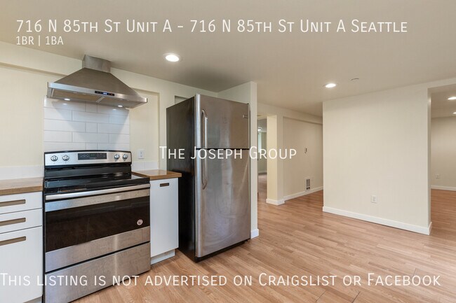 Building Photo - Charming 1BD/1BA in Greenwood Triplex!