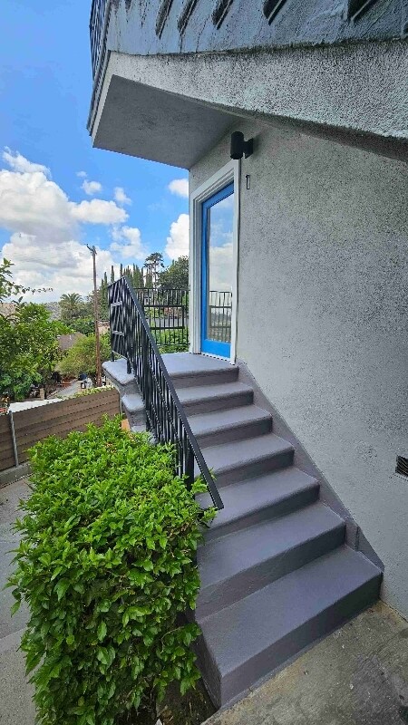 Building Photo - 3422 Glenalbyn Dr