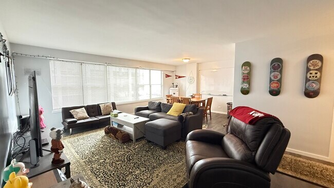 Foto del edificio - 6157 N Sheridan Rd