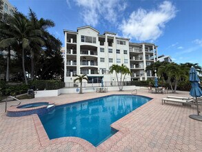 Building Photo - 1050 Seminole Dr