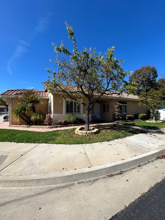 Available 3 Bedroom 2 Bath In Escondido! R... House Rental in
