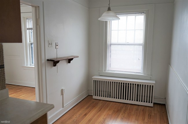 Building Photo - 1 br, 1 bath Apartment - 809 E Kingsley St  B
