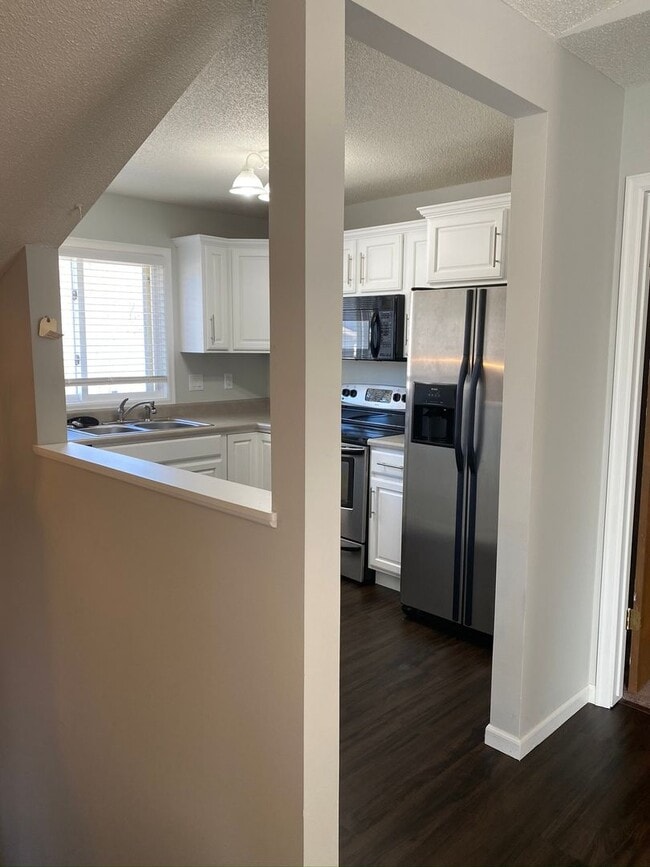 Foto del edificio - 3 BEDROOM | 2 BATH | DOUBLE GARAGE | WEST