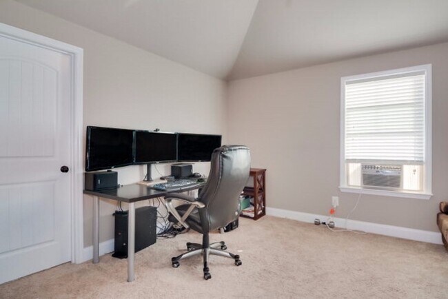 Building Photo - 260 Wentworth Pl