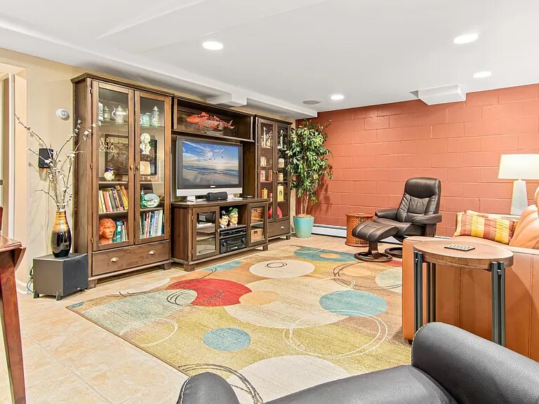 Foto principal - 333 W 2nd St