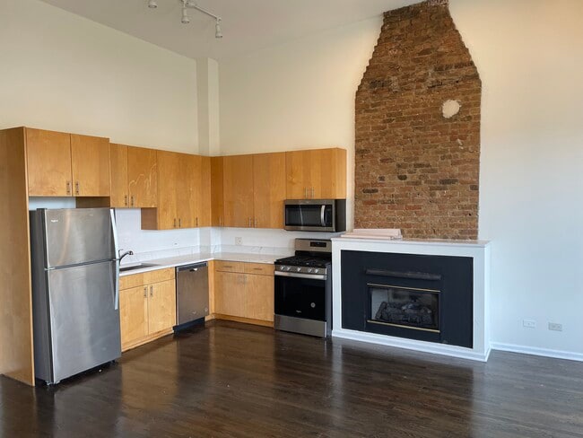 Building Photo - 2519 W North Ave