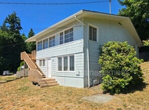 Building Photo - 11005 Maple Ln