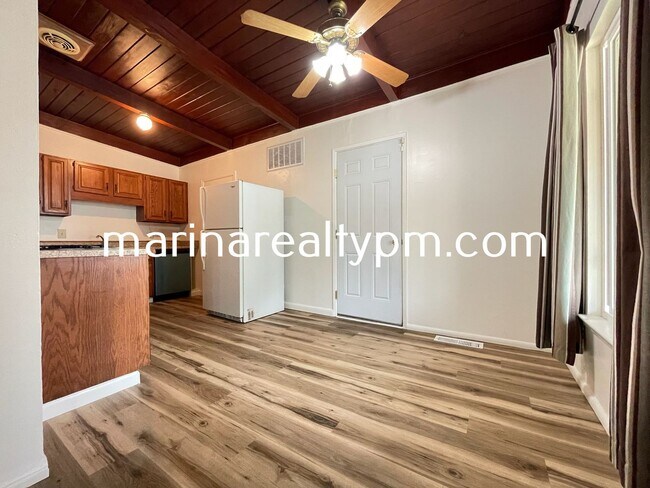 Building Photo - Two Bedroom One Bath Off-Street Parking Sh...