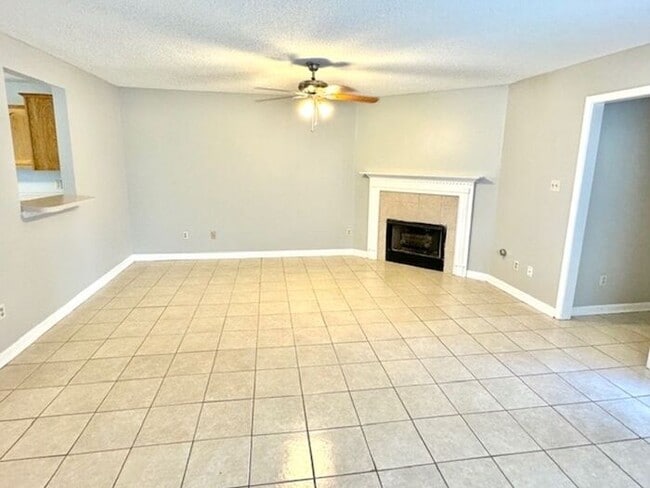 Foto del edificio - Perfect home for roommates within walking ...